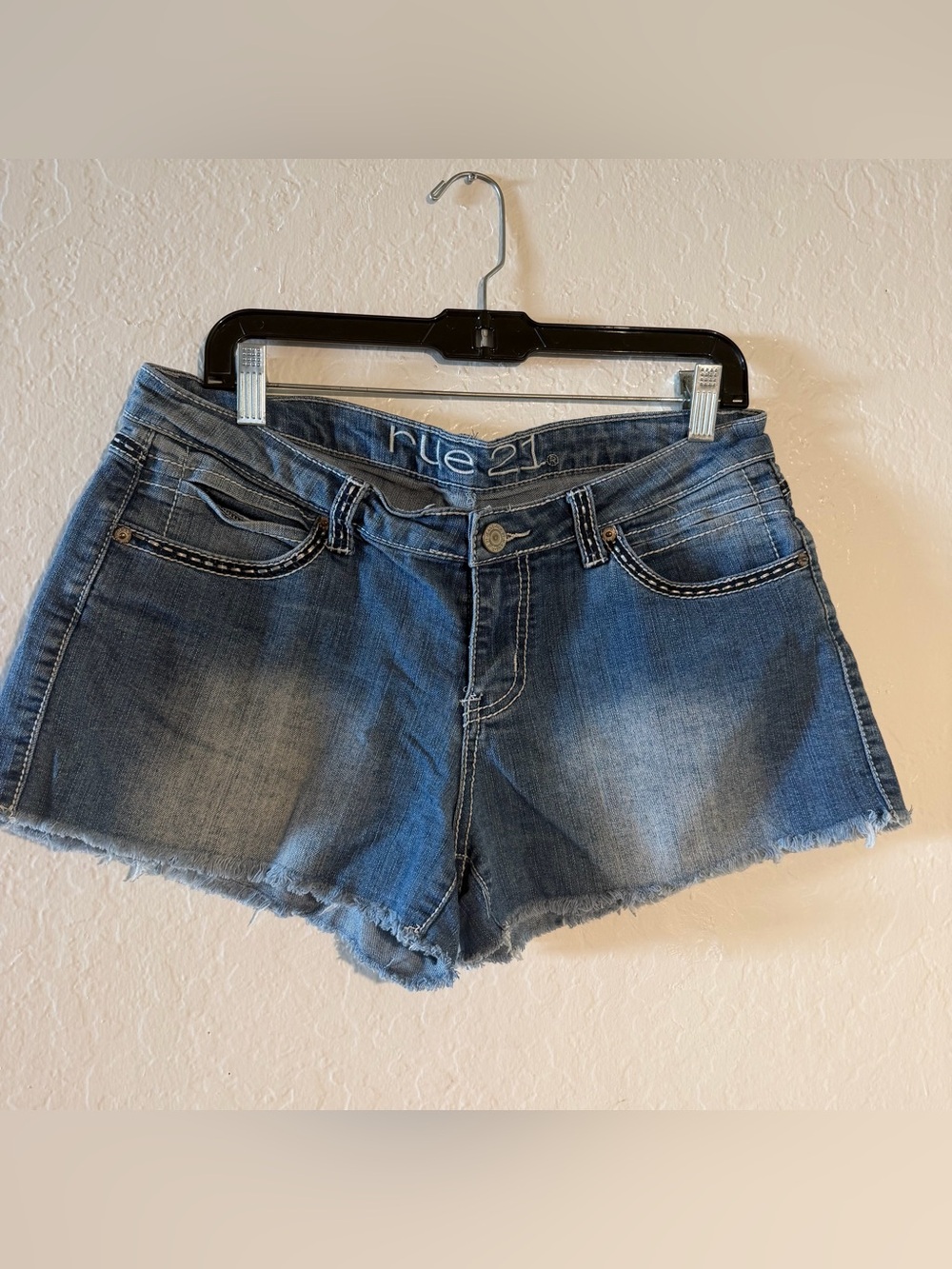 Rue21 Women's Blue Denim Raw Hem Cutoff Shorts Embellished Flap Back Pockets9/10